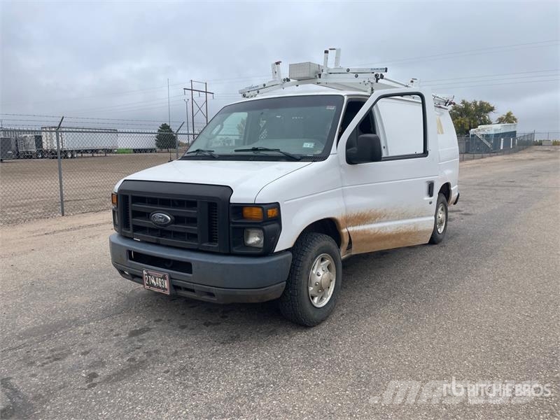 Ford E-250 廂式貨物運輸車