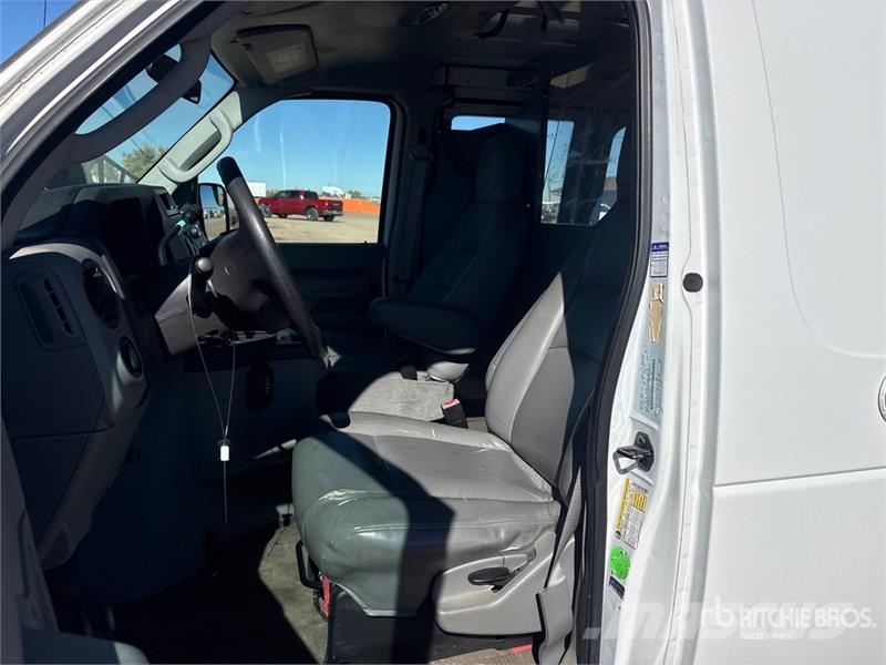 Ford E-250 Dostavna vozila / kombiji