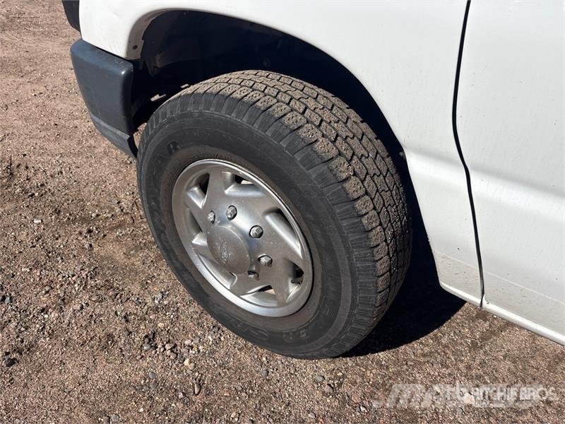 Ford E-250 Dostavna vozila / kombiji