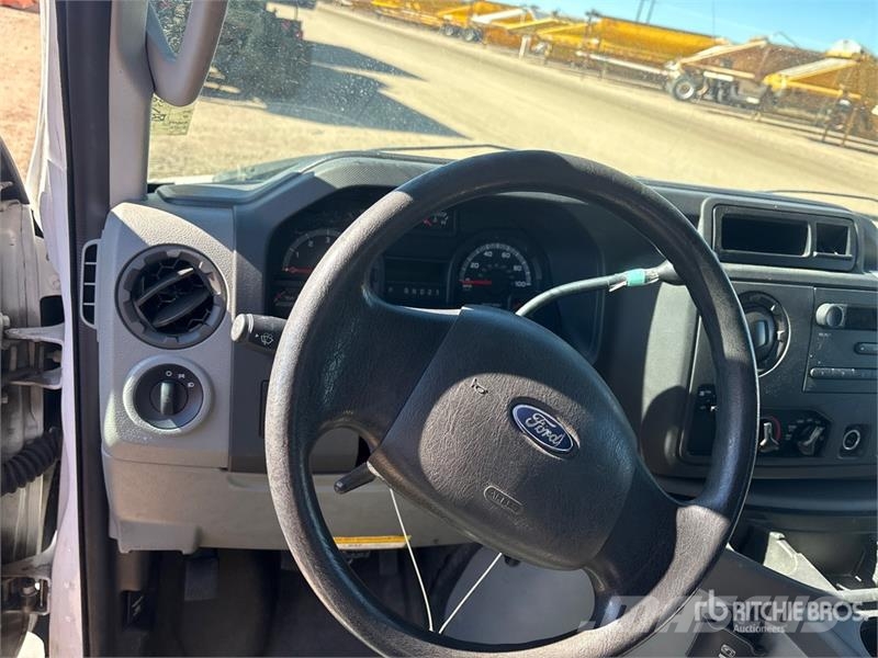 Ford E-250 Dostavna vozila / kombiji