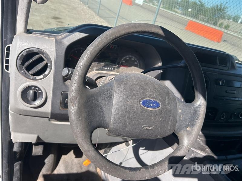 Ford E-350 Utilitaire