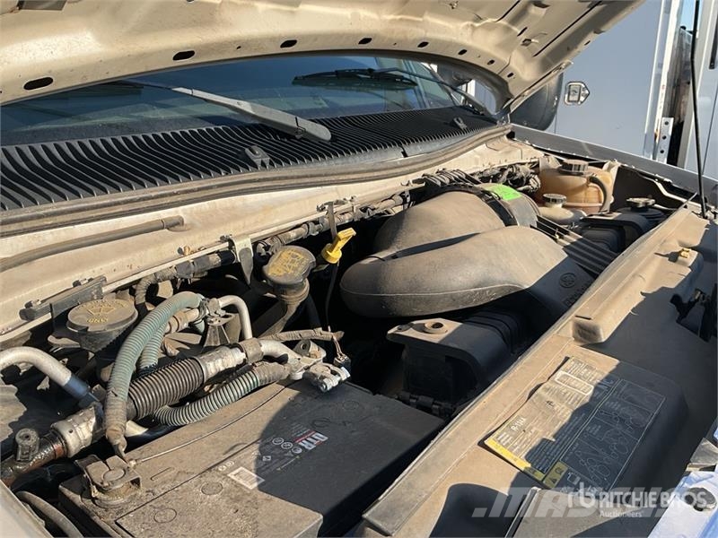 Ford E-350 Saug- und Druckwagen