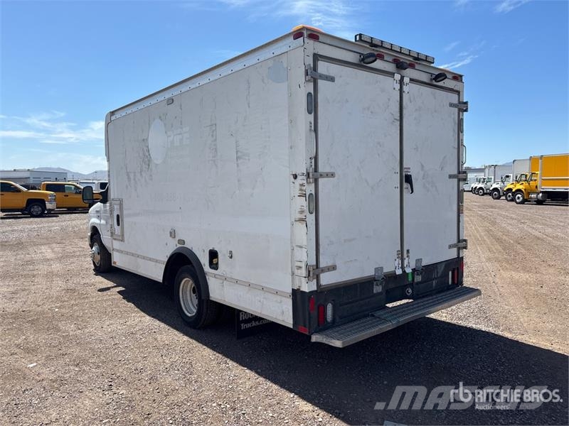 Ford E-350 Saug- und Druckwagen