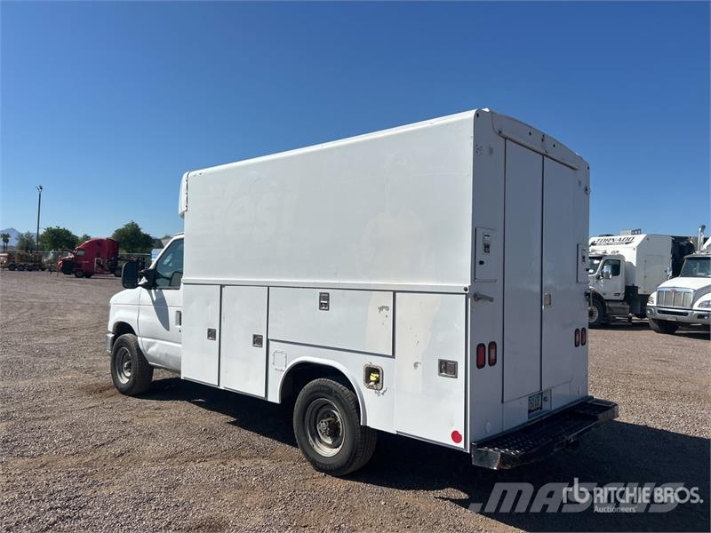 Ford E-350 Utilitaire