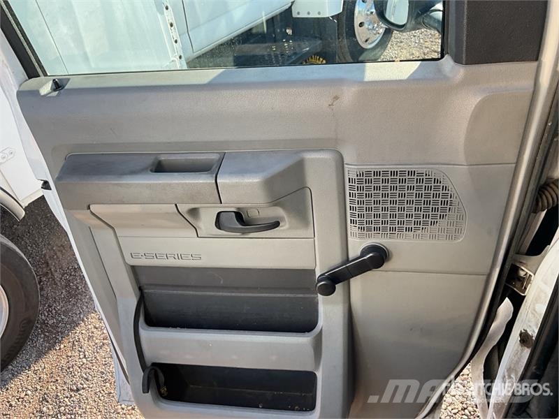 Ford E-350 Saug- und Druckwagen