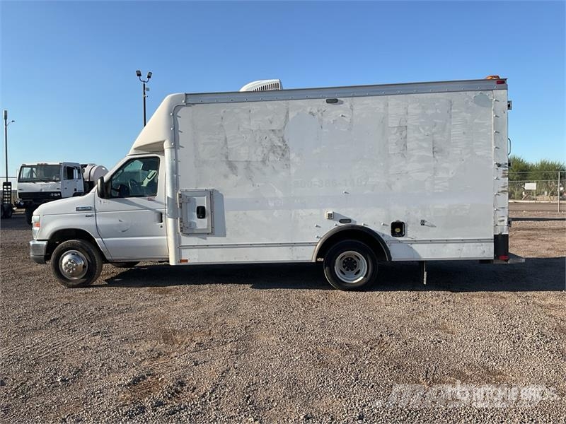 Ford E-350 Saug- und Druckwagen