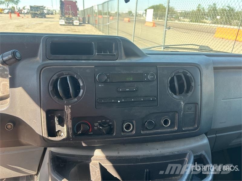 Ford E-350 Utilitaire