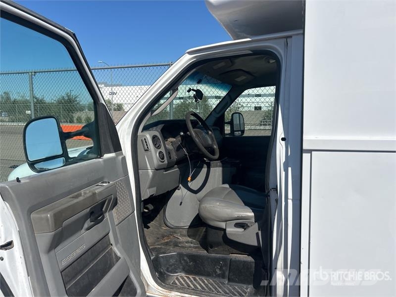 Ford E-350 Utilitaire