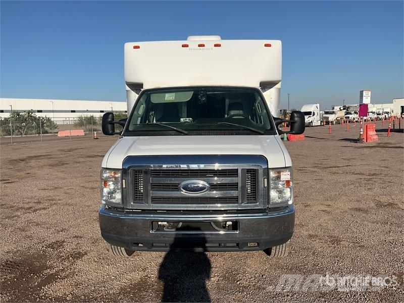 Ford E-350 Saug- und Druckwagen