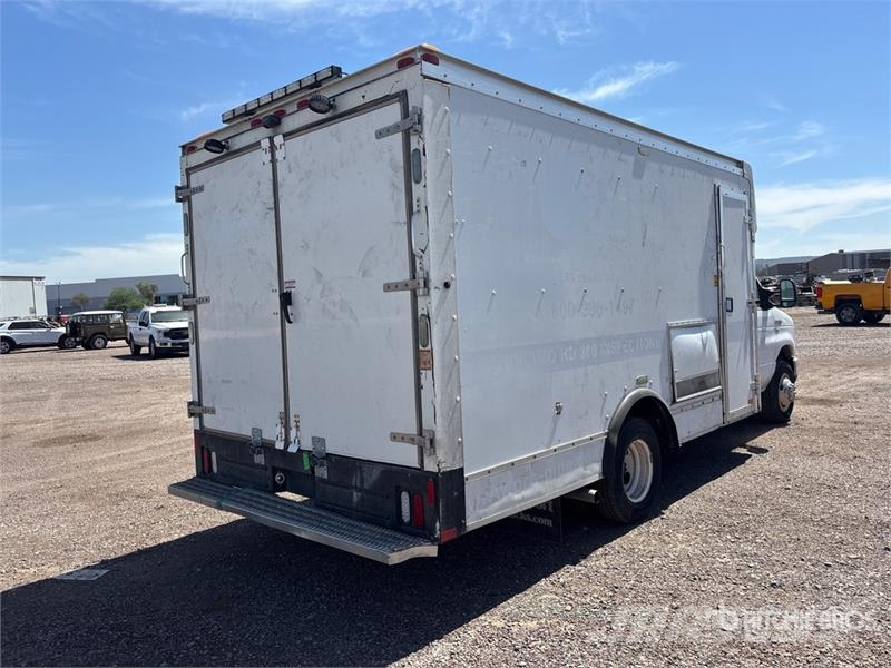 Ford E-350 Saug- und Druckwagen