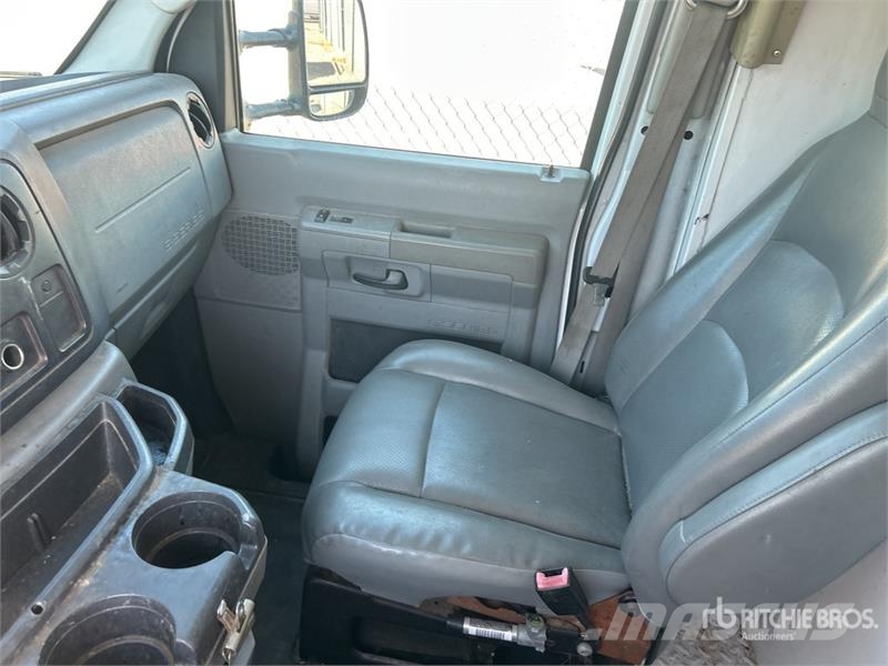 Ford E-350 Utilitaire
