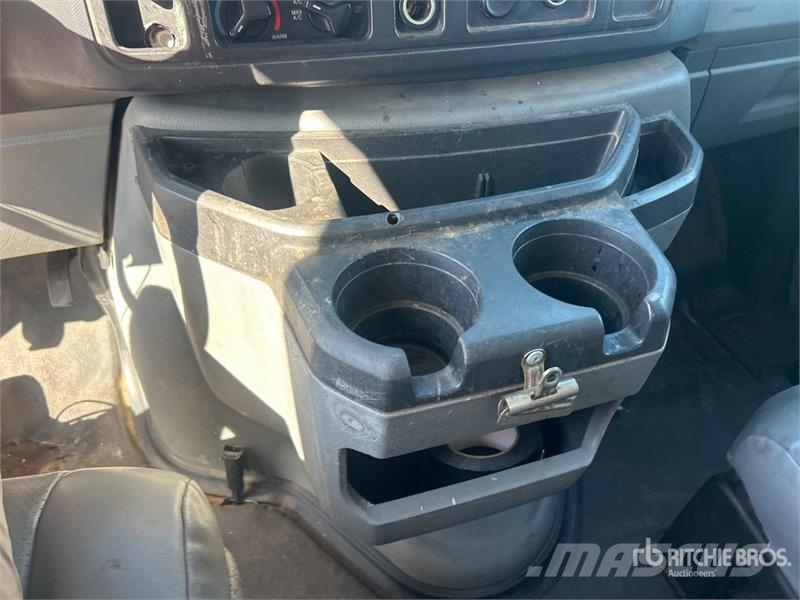 Ford E-350 Utilitaire