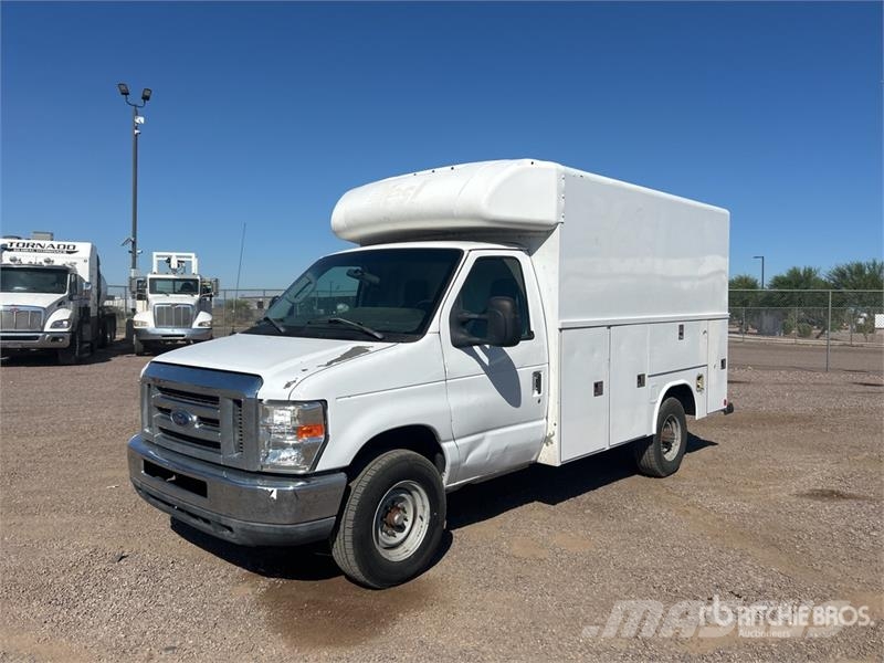 Ford E-350 Utilitaire