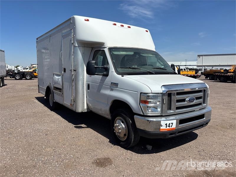 Ford E-350 Saug- und Druckwagen