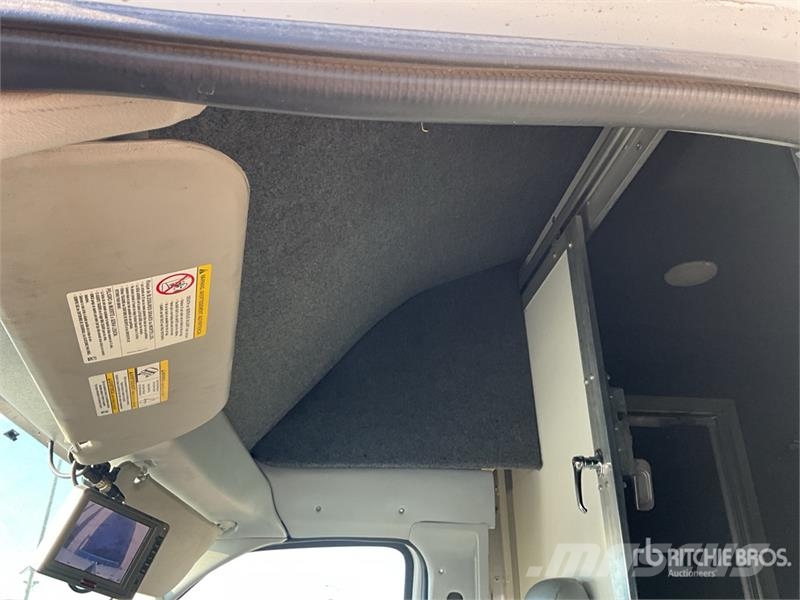 Ford E-350 Saug- und Druckwagen