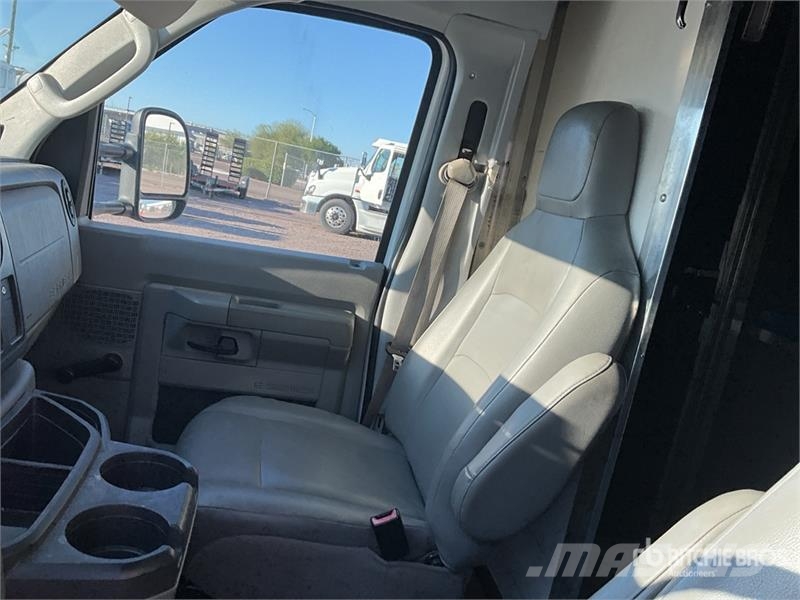 Ford E-350 Saug- und Druckwagen