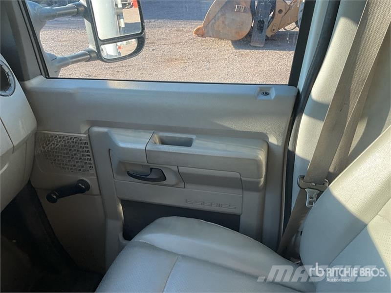 Ford E-350 Saug- und Druckwagen