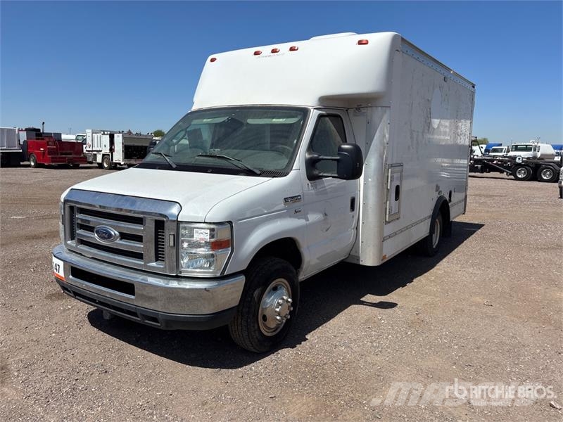 Ford E-350 Saug- und Druckwagen