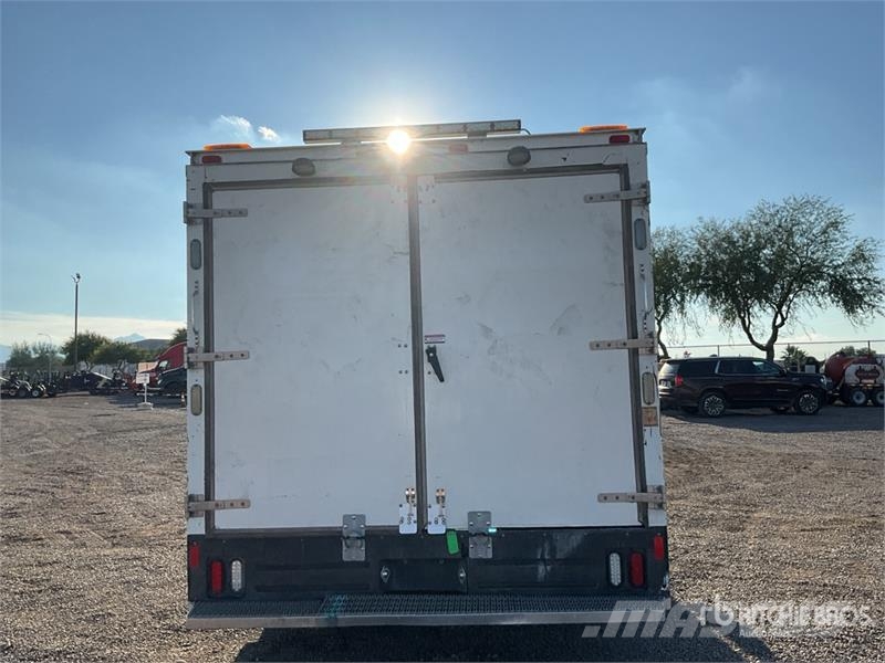Ford E-350 Saug- und Druckwagen