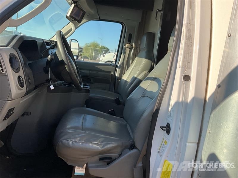Ford E-350 Saug- und Druckwagen