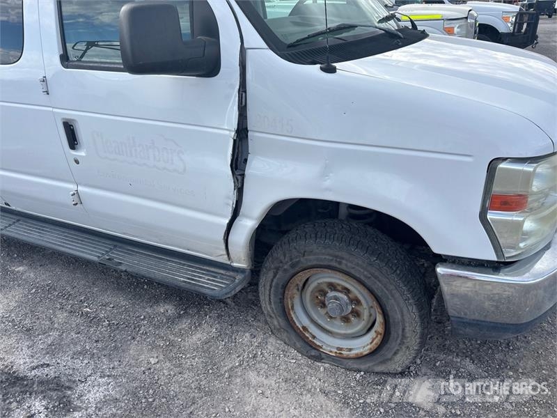 Ford E-350 10 Passenger Van (Inoperable) 패널 화물차