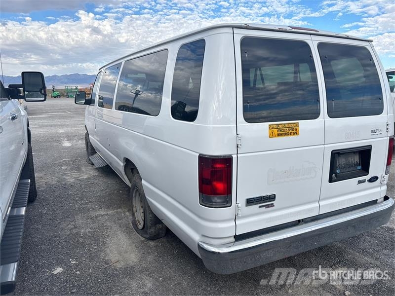 Ford E-350 10 Passenger Van (Inoperable) 패널 화물차
