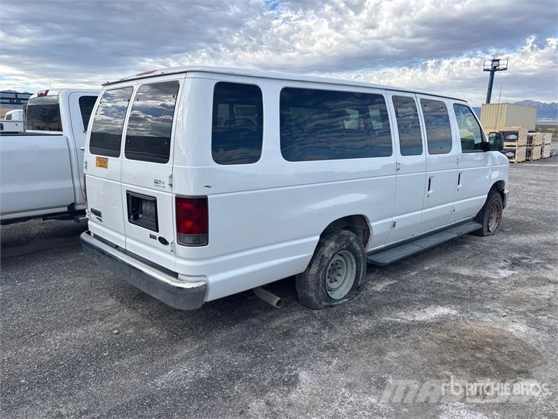 Ford E-350 10 Passenger Van (Inoperable) 패널 화물차