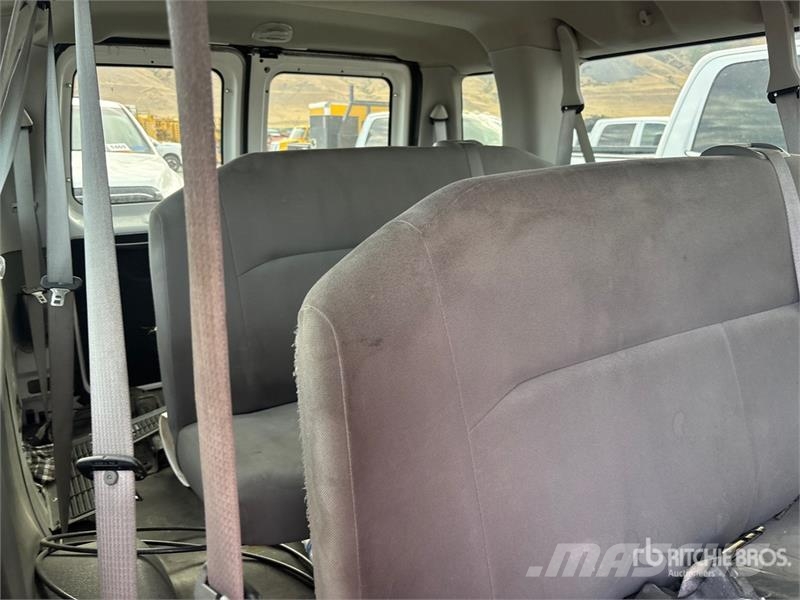 Ford E-350 10 Passenger Van (Inoperable) 패널 화물차
