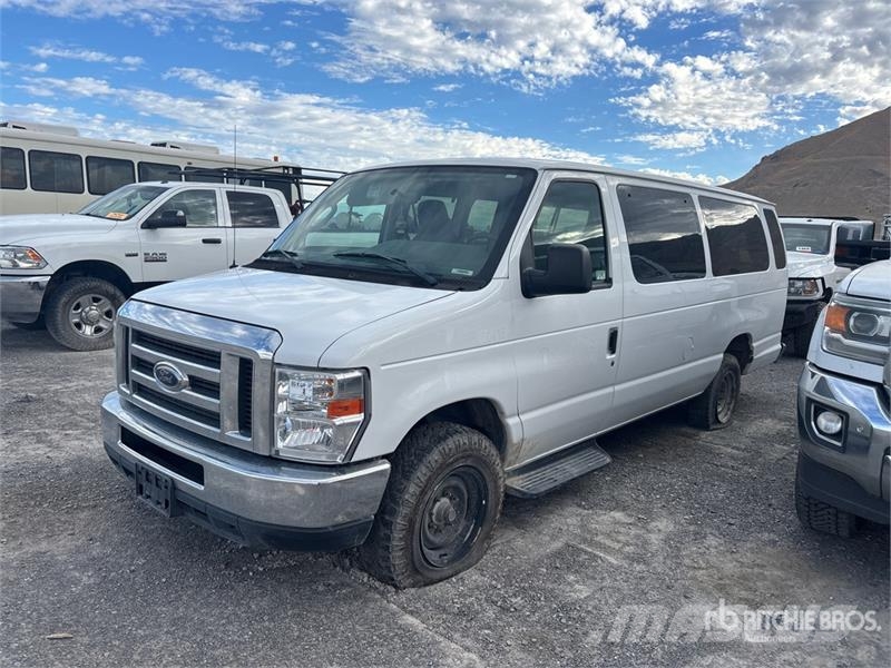 Ford E-350 10 Passenger Van (Inoperable) 패널 화물차