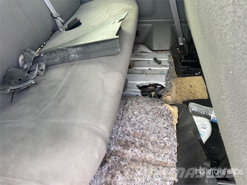 Ford E-350 10 Passenger Van (Inoperable) 패널 화물차