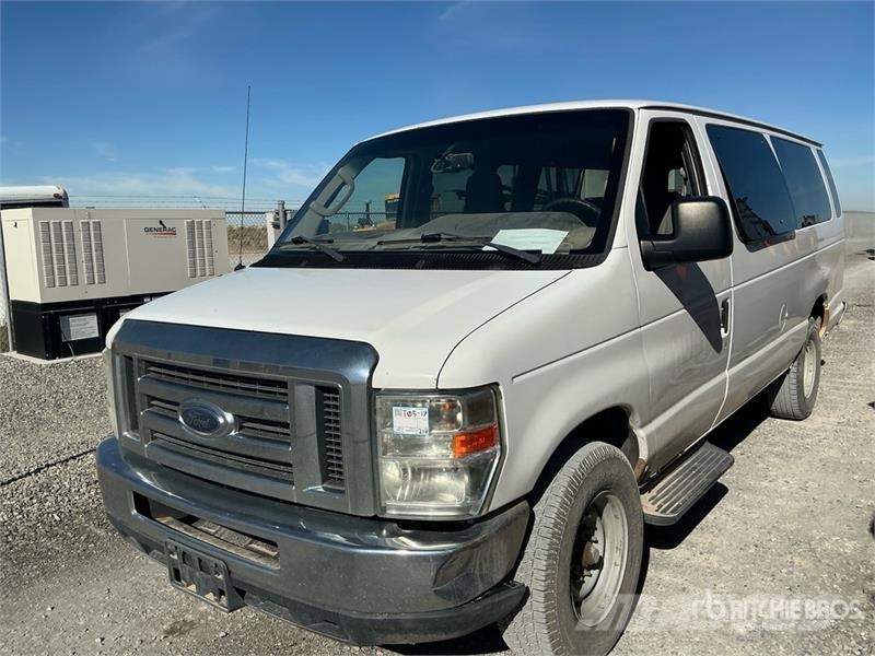 Ford E-350 11 Passenger Van Panel vans
