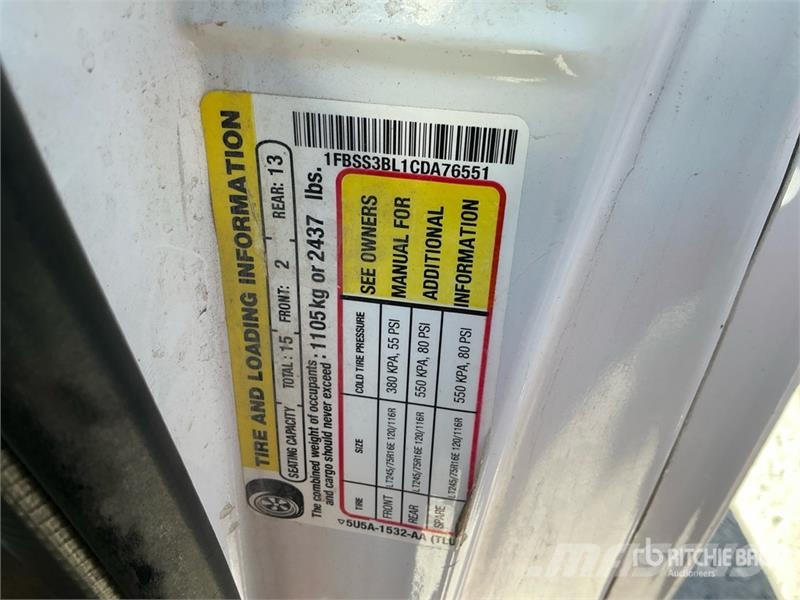 Ford E-350 11 Passenger Van Panel vans
