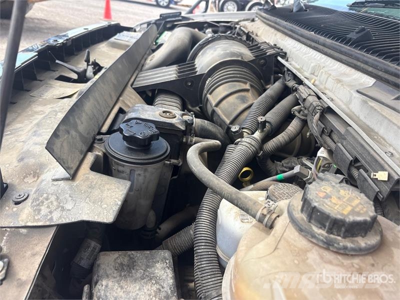 Ford E-350 4x2 12-Seat Transit Bus حافلة صغيرة