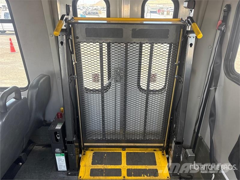 Ford E-350 4x2 12-Seat Transit Bus حافلة صغيرة