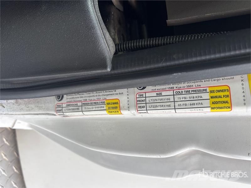 Ford E-350 4x2 12-Seat Transit Bus حافلة صغيرة