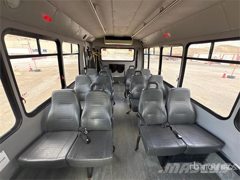 Ford E-350 4x2 12-Seat Transit Bus حافلة صغيرة
