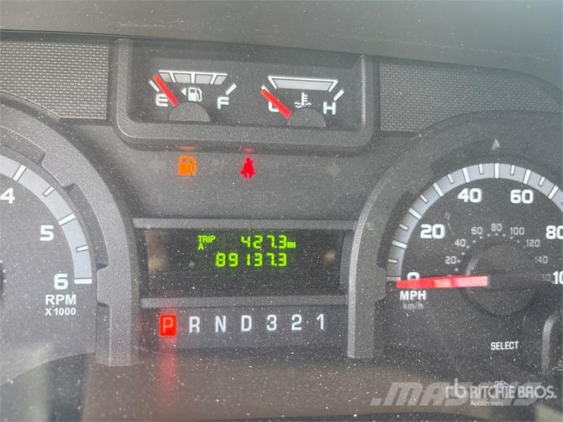 Ford E-350 4x2 12-Seat Transit Bus حافلة صغيرة