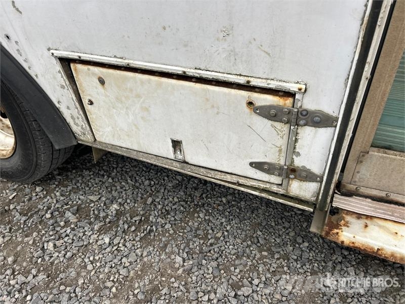 Ford E-350 4x2 14-Seat Transit Bus حافلة صغيرة