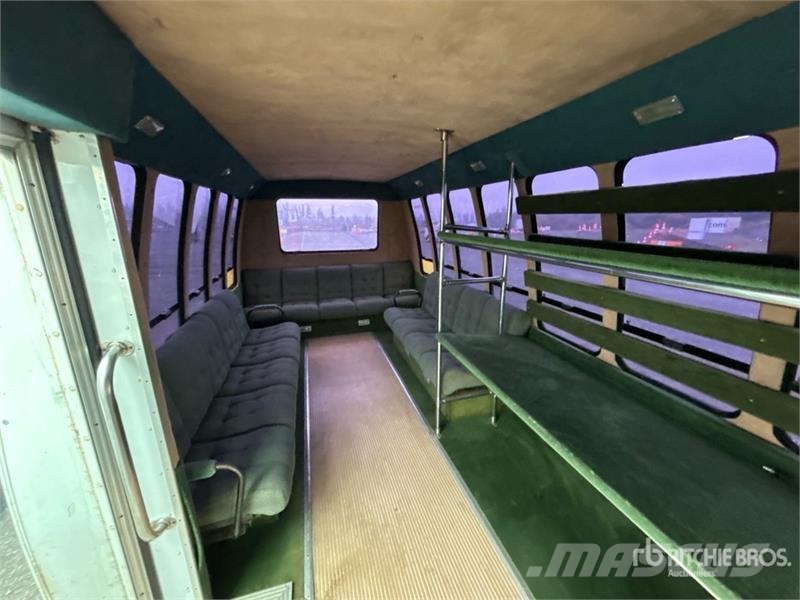 Ford E-350 4x2 14-Seat Transit Bus حافلة صغيرة