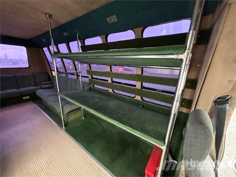 Ford E-350 4x2 14-Seat Transit Bus حافلة صغيرة