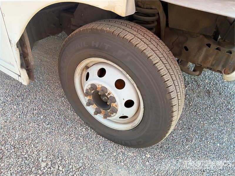 Ford E-350 4x2 Step Van 車廂
