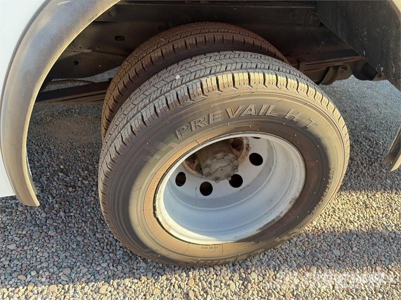 Ford E-350 4x2 Step Van 車廂