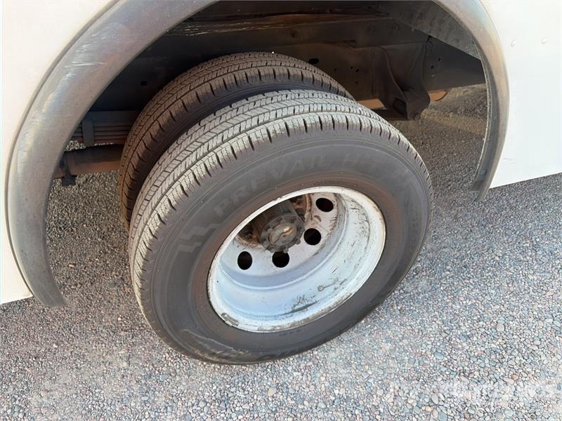 Ford E-350 4x2 Step Van 車廂