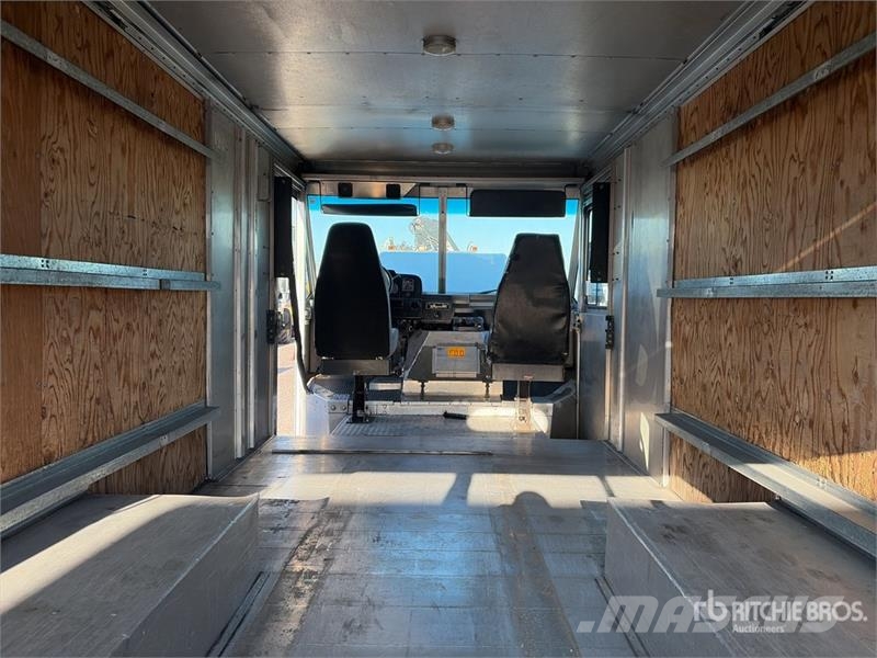 Ford E-350 4x2 Step Van 車廂