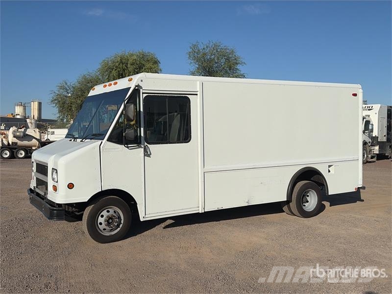 Ford E-350 4x2 Step Van 車廂