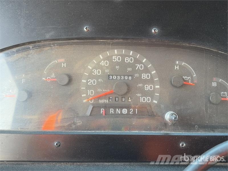 Ford E-350 4x2 Step Van 車廂