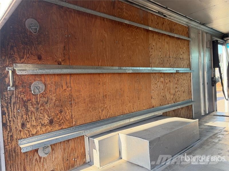 Ford E-350 4x2 Step Van 車廂