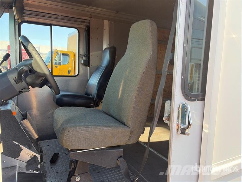 Ford E-350 4x2 Step Van 車廂