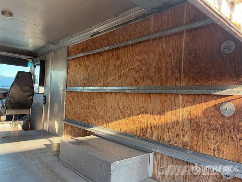 Ford E-350 4x2 Step Van 車廂