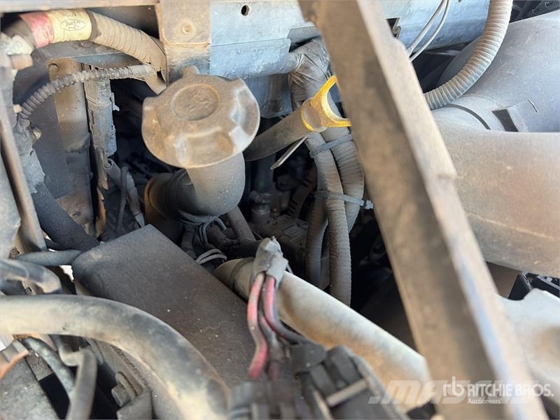 Ford E-350 4x2 Step Van 車廂